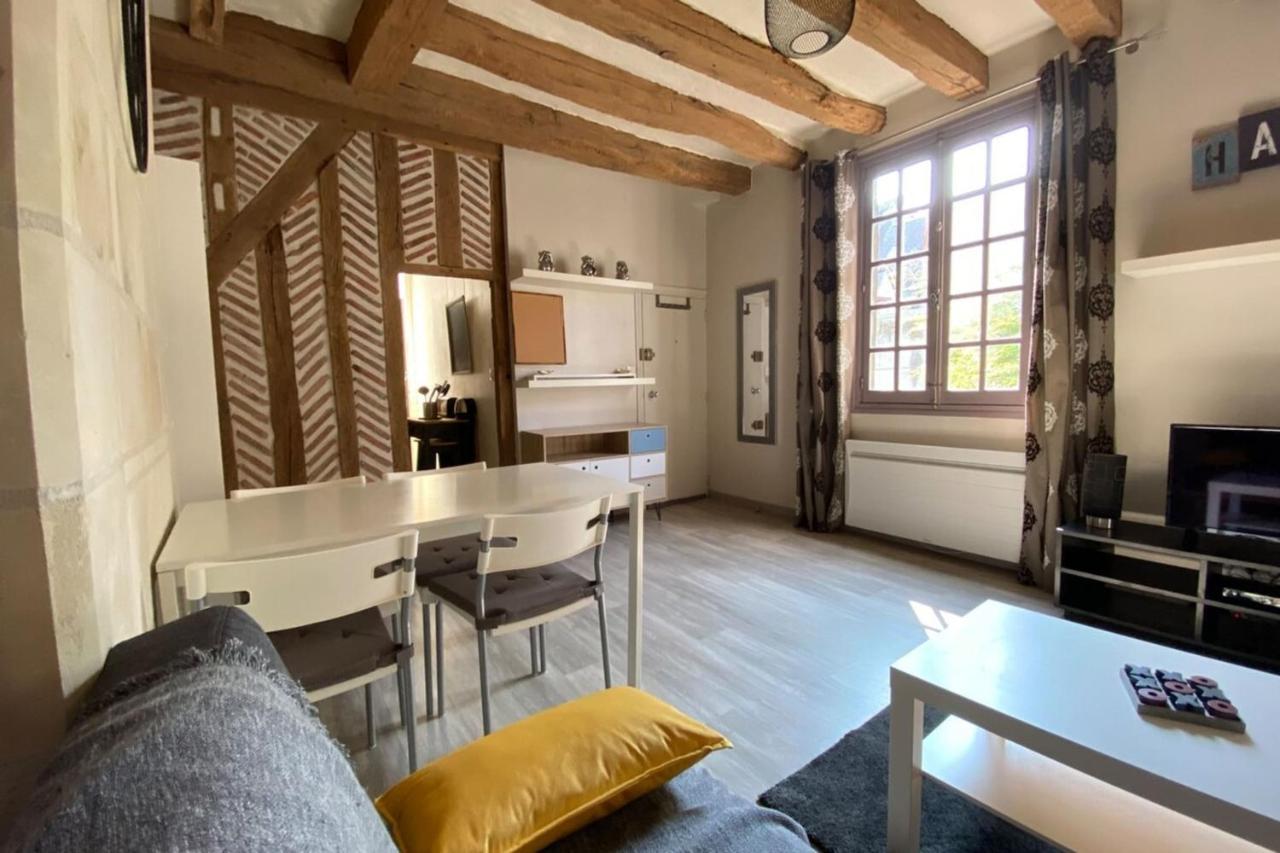 تور Typical Apartment In The Heart Of The City With Wifi المظهر الخارجي الصورة